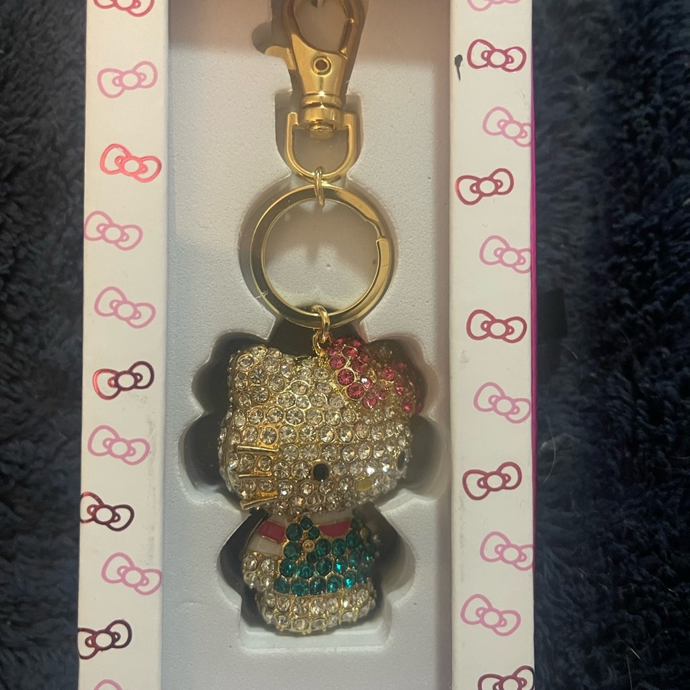 Hello Kitty Crystal Keychain - Picture 2 of 3